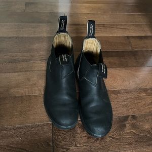 All black blundstones